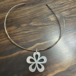 Elegant Silver Floral Pendant Necklace
